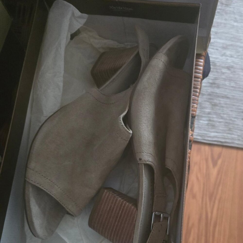 Franco Sarto Slingback Block Heel Sandals – Tan & Black (Women’s Size 11
